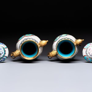 Two Chinese cloisonné vases on wooden stands, 20th C. — 照片 5