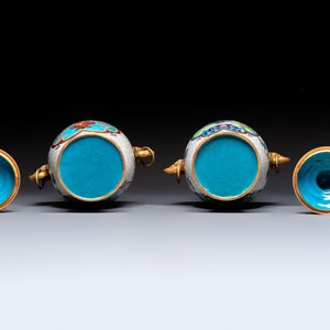 Two Chinese cloisonné vases on wooden stands, 20th C. — 照片 6