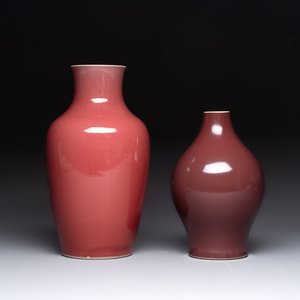 Two Chinese copper-red-glazed vases, 18th C. — photo 1