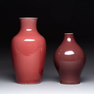 Two Chinese copper-red-glazed vases, 18th C. — photo 2