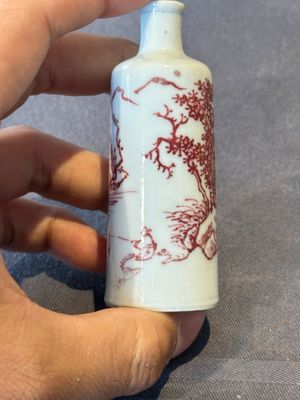 Two Chinese copper-red snuff bottles with landscape design, Chenghua mark, 19th C. — 照片 9