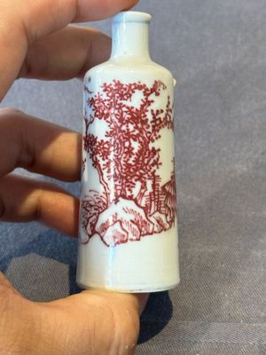 Two Chinese copper-red snuff bottles with landscape design, Chenghua mark, 19th C. — 照片 10