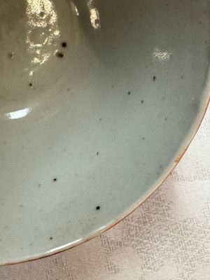 Two Chinese coral-red-ground covered bowls and a famille rose covered cricket box, Zhang Yihe 張義和 and Gong Hesheng 龔和盛 marks, 19th C. — foto 30