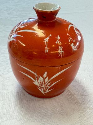 Two Chinese coral-red-ground covered bowls and a famille rose covered cricket box, Zhang Yihe 張義和 and Gong Hesheng 龔和盛 marks, 19th C. — foto 48