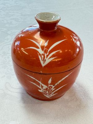 Two Chinese coral-red-ground covered bowls and a famille rose covered cricket box, Zhang Yihe 張義和 and Gong Hesheng 龔和盛 marks, 19th C. — foto 50