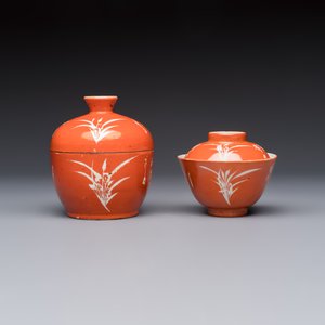 Two Chinese coral-red-ground covered bowls and a famille rose covered cricket box, Zhang Yihe 張義和 and Gong Hesheng 龔和盛 marks, 19th C. — foto 4