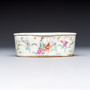 Two Chinese coral-red-ground covered bowls and a famille rose covered cricket box, Zhang Yihe 張義和 and Gong Hesheng 龔和盛 marks, 19th C. — foto 10