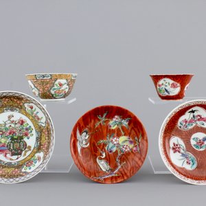 Two Chinese cups and saucers together with a faux-bois saucer, Yongzheng, 1722-1735 — photo 1