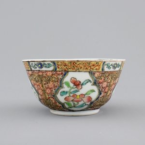 Two Chinese cups and saucers together with a faux-bois saucer, Yongzheng, 1722-1735 — photo 11