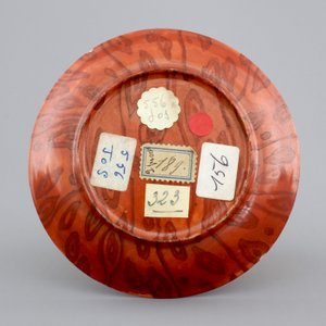 Two Chinese cups and saucers together with a faux-bois saucer, Yongzheng, 1722-1735 — photo 3