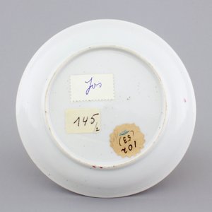 Two Chinese cups and saucers together with a faux-bois saucer, Yongzheng, 1722-1735 — photo 7