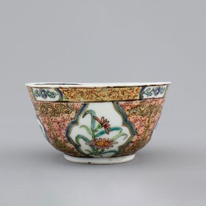 Two Chinese cups and saucers together with a faux-bois saucer, Yongzheng, 1722-1735 — photo 8