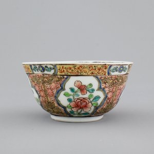 Two Chinese cups and saucers together with a faux-bois saucer, Yongzheng, 1722-1735 — photo 9