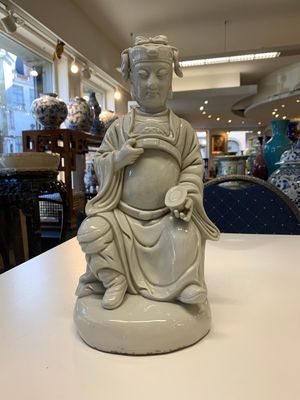 Two Chinese Dehua blanc de Chine Buddha and Wenchang figures, a seal paste covered box, a vase and an iron-red-glazed boy, Qianlong mark, 19/20th C. — 照片 2