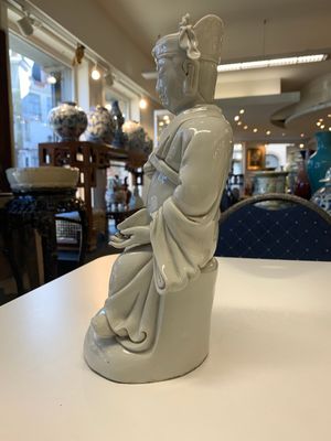Two Chinese Dehua blanc de Chine Buddha and Wenchang figures, a seal paste covered box, a vase and an iron-red-glazed boy, Qianlong mark, 19/20th C. — 照片 3