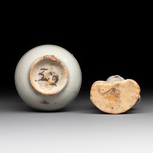 Two Chinese Dehua blanc de Chine Buddha and Wenchang figures, a seal paste covered box, a vase and an iron-red-glazed boy, Qianlong mark, 19/20th C. — 照片 13