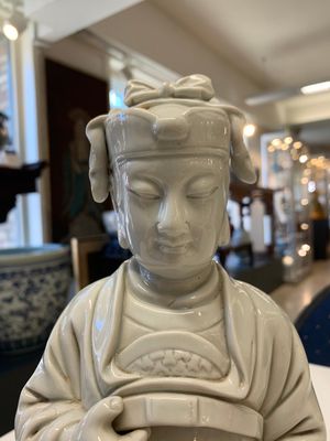 Two Chinese Dehua blanc de Chine Buddha and Wenchang figures, a seal paste covered box, a vase and an iron-red-glazed boy, Qianlong mark, 19/20th C. — photo 6