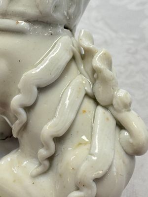 Two Chinese Dehua blanc-de-Chine Buddhist lions, three famille rose figures, and a white-glazed group, Kangxi and later — photo 11