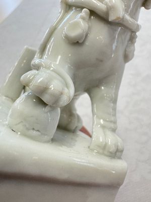 Two Chinese Dehua blanc-de-Chine Buddhist lions, three famille rose figures, and a white-glazed group, Kangxi and later — photo 22