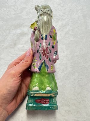 Two Chinese Dehua blanc-de-Chine Buddhist lions, three famille rose figures, and a white-glazed group, Kangxi and later — photo 30