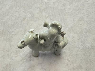 Two Chinese Dehua blanc-de-Chine Buddhist lions, three famille rose figures, and a white-glazed group, Kangxi and later — photo 69