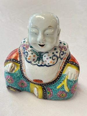 Two Chinese Dehua blanc-de-Chine Buddhist lions, three famille rose figures, and a white-glazed group, Kangxi and later — photo 73