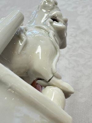 Two Chinese Dehua blanc-de-Chine Buddhist lions, three famille rose figures, and a white-glazed group, Kangxi and later — photo 8