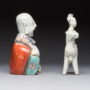 Two Chinese Dehua blanc-de-Chine Buddhist lions, three famille rose figures, and a white-glazed group, Kangxi and later — photo 11