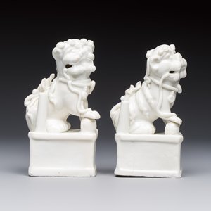 Two Chinese Dehua blanc-de-Chine Buddhist lions, three famille rose figures, and a white-glazed group, Kangxi and later — photo 14