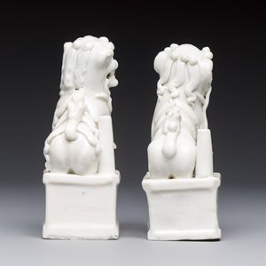 Two Chinese Dehua blanc-de-Chine Buddhist lions, three famille rose figures, and a white-glazed group, Kangxi and later — photo 17
