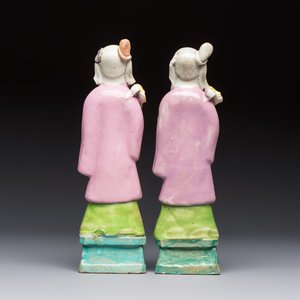Two Chinese Dehua blanc-de-Chine Buddhist lions, three famille rose figures, and a white-glazed group, Kangxi and later — photo 4