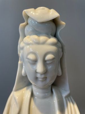 Two Chinese Dehua blanc de Chine figures of Guanyin, 18th C. — foto 13