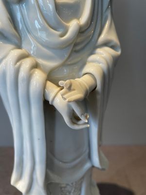 Two Chinese Dehua blanc de Chine figures of Guanyin, 18th C. — foto 16