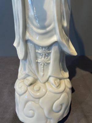 Two Chinese Dehua blanc de Chine figures of Guanyin, 18th C. — foto 18