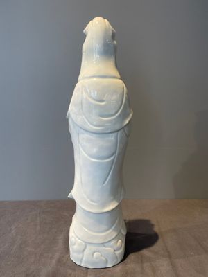 Two Chinese Dehua blanc de Chine figures of Guanyin, 18th C. — foto 20