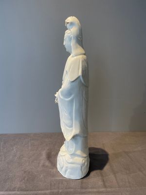 Two Chinese Dehua blanc de Chine figures of Guanyin, 18th C. — foto 22