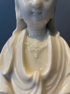 Two Chinese Dehua blanc de Chine figures of Guanyin, 18th C. — foto 4