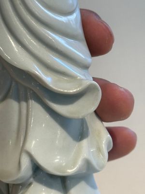 Two Chinese Dehua blanc de Chine figures of Guanyin and Shoulao and a pair of Buddhist lions, He Chaozong 何朝宗 mark, 18/19th C. — photo 16