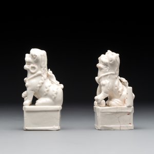 Two Chinese Dehua blanc de Chine figures of Guanyin and Shoulao and a pair of Buddhist lions, He Chaozong 何朝宗 mark, 18/19th C. — photo 11