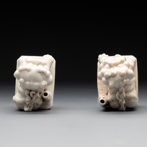 Two Chinese Dehua blanc de Chine figures of Guanyin and Shoulao and a pair of Buddhist lions, He Chaozong 何朝宗 mark, 18/19th C. — photo 12