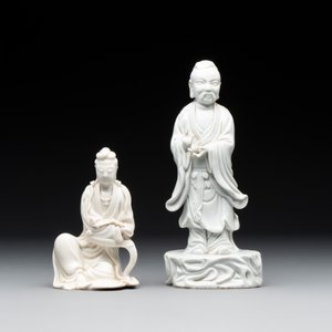 Two Chinese Dehua blanc de Chine figures of Guanyin and Shoulao and a pair of Buddhist lions, He Chaozong 何朝宗 mark, 18/19th C. — photo 2