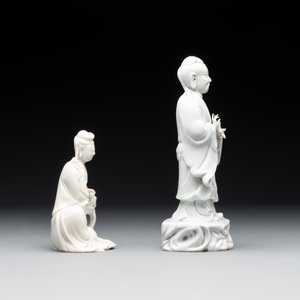 Two Chinese Dehua blanc de Chine figures of Guanyin and Shoulao and a pair of Buddhist lions, He Chaozong 何朝宗 mark, 18/19th C. — photo 3