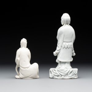 Two Chinese Dehua blanc de Chine figures of Guanyin and Shoulao and a pair of Buddhist lions, He Chaozong 何朝宗 mark, 18/19th C. — photo 4