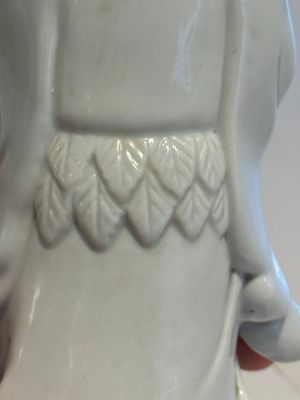 Two Chinese Dehua blanc de Chine figures of Guanyin and Shoulao and a pair of Buddhist lions, He Chaozong 何朝宗 mark, 18/19th C. — photo 21