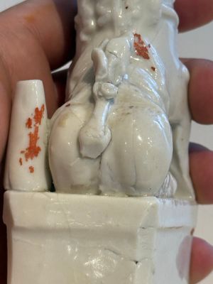 Two Chinese Dehua blanc de Chine figures of Guanyin and Shoulao and a pair of Buddhist lions, He Chaozong 何朝宗 mark, 18/19th C. — photo 32