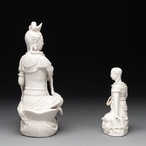 Two Chinese Dehua blanc de Chine figures of Guanyin, Xuande mark, 19/20th C. — photo 3