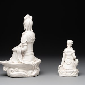 Two Chinese Dehua blanc de Chine figures of Guanyin, Xuande mark, 19/20th C. — photo 4