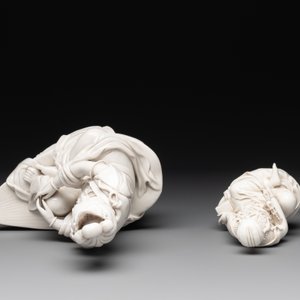 Two Chinese Dehua blanc de Chine figures of Guanyin, Xuande mark, 19/20th C. — photo 6