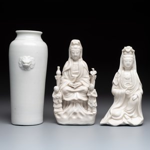 Two Chinese Dehua blanc de Chine groups of Guanyin and a vase with lion-head handles, 18th C. and later — 照片 2