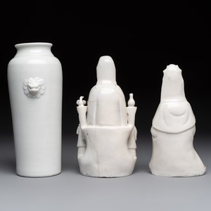 Two Chinese Dehua blanc de Chine groups of Guanyin and a vase with lion-head handles, 18th C. and later — 照片 4